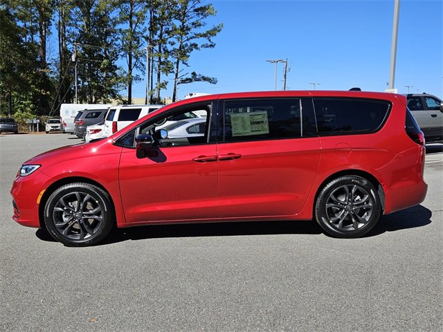 New 2026 Chrysler Pacifica Select image 4