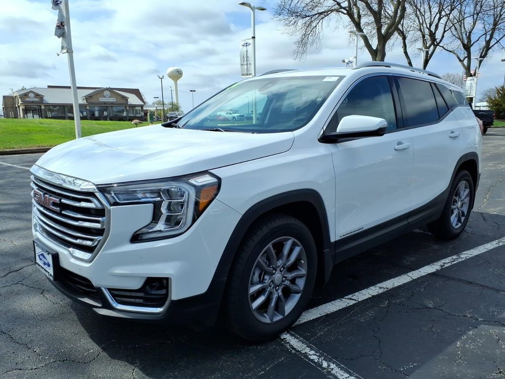 Certified 2024 GMC Terrain SLT image 3