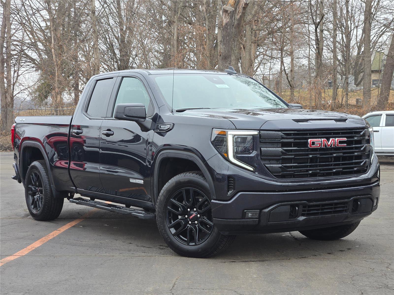 Used 2025 GMC Sierra 1500 Elevation AWD/4WD image 2