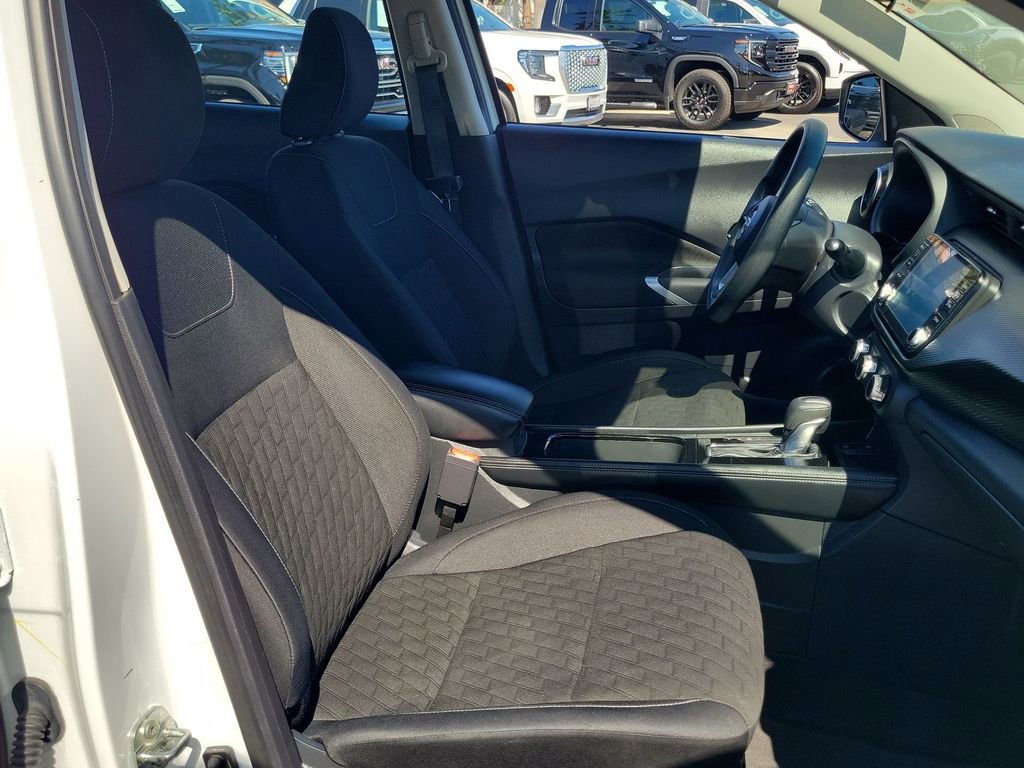 Used 2023 Nissan Kicks SV FWD image 25