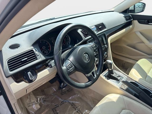 Used 2015 Volkswagen Passat 1.8T SEL Premium FWD image 19