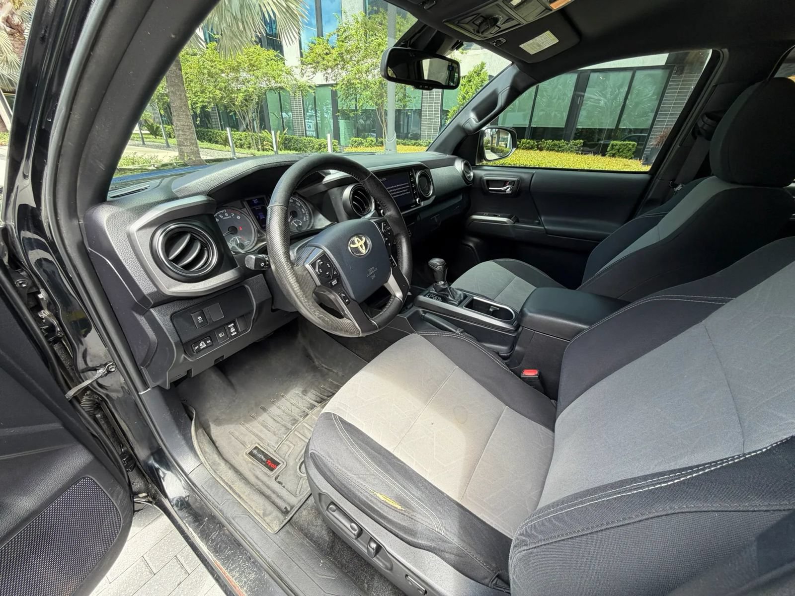 Used 2020 Toyota Tacoma TRD Off-Road w/ Technology Package AWD/4WD image 13