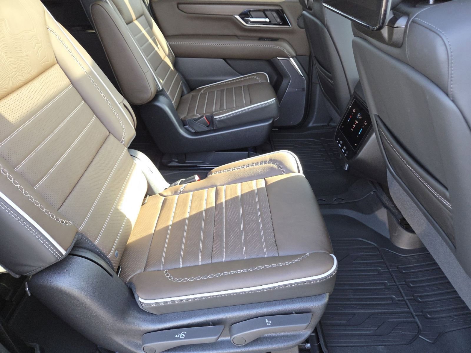New 2026 GMC Yukon XL Denali Ultimate AWD/4WD image 29