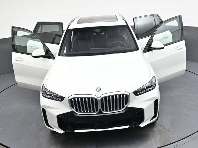 Used 2026 BMW X5 xDrive40i w/ M Sport Package AWD/4WD image 38