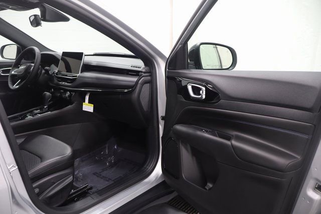 New 2026 Jeep Compass Latitude image 14