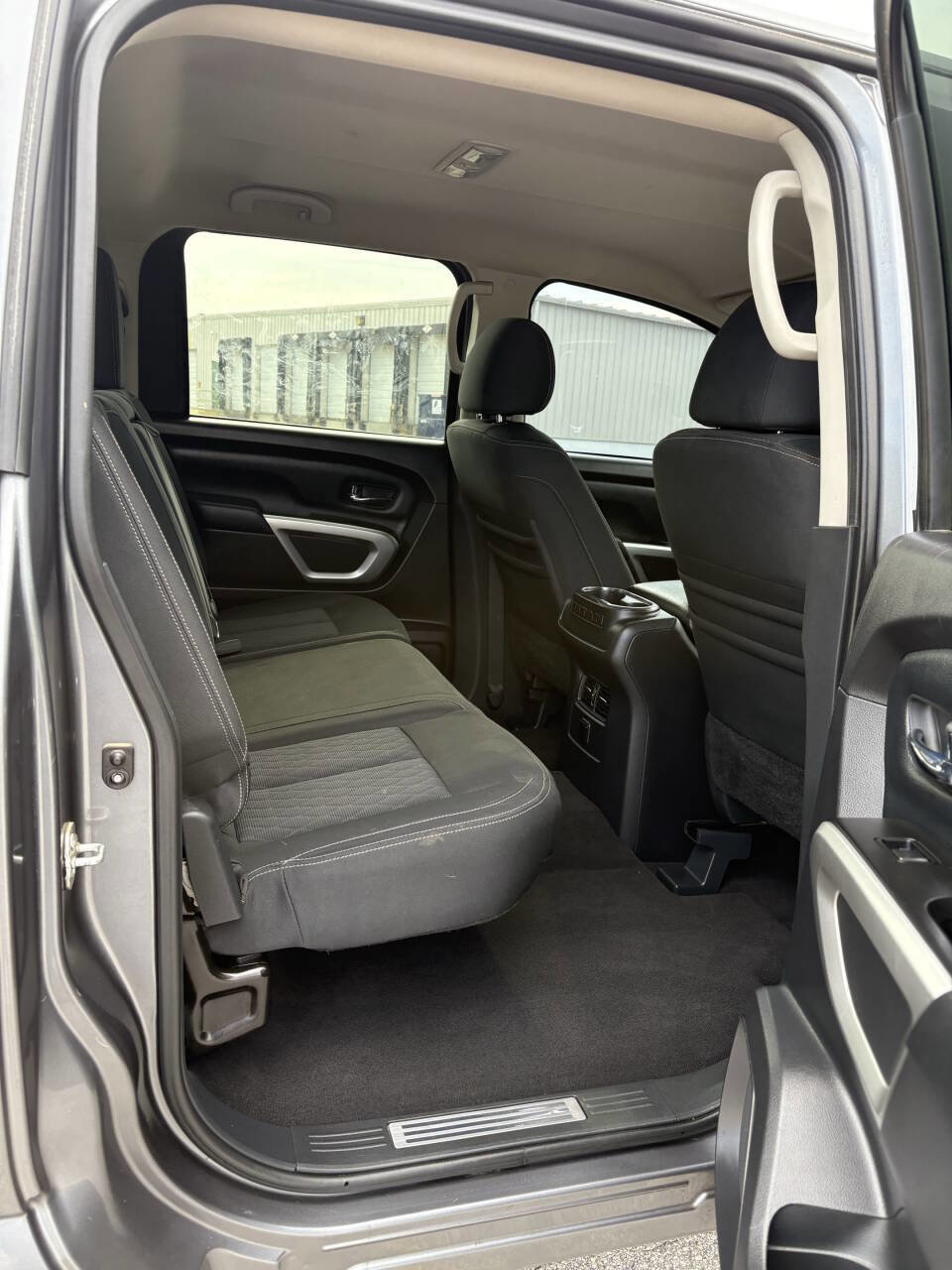 Used 2018 Nissan Titan SV w/ SV Convenience Package image 8