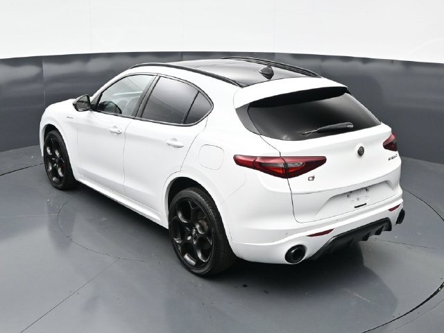 Used 2022 Alfa Romeo Stelvio Veloce AWD/4WD image 44