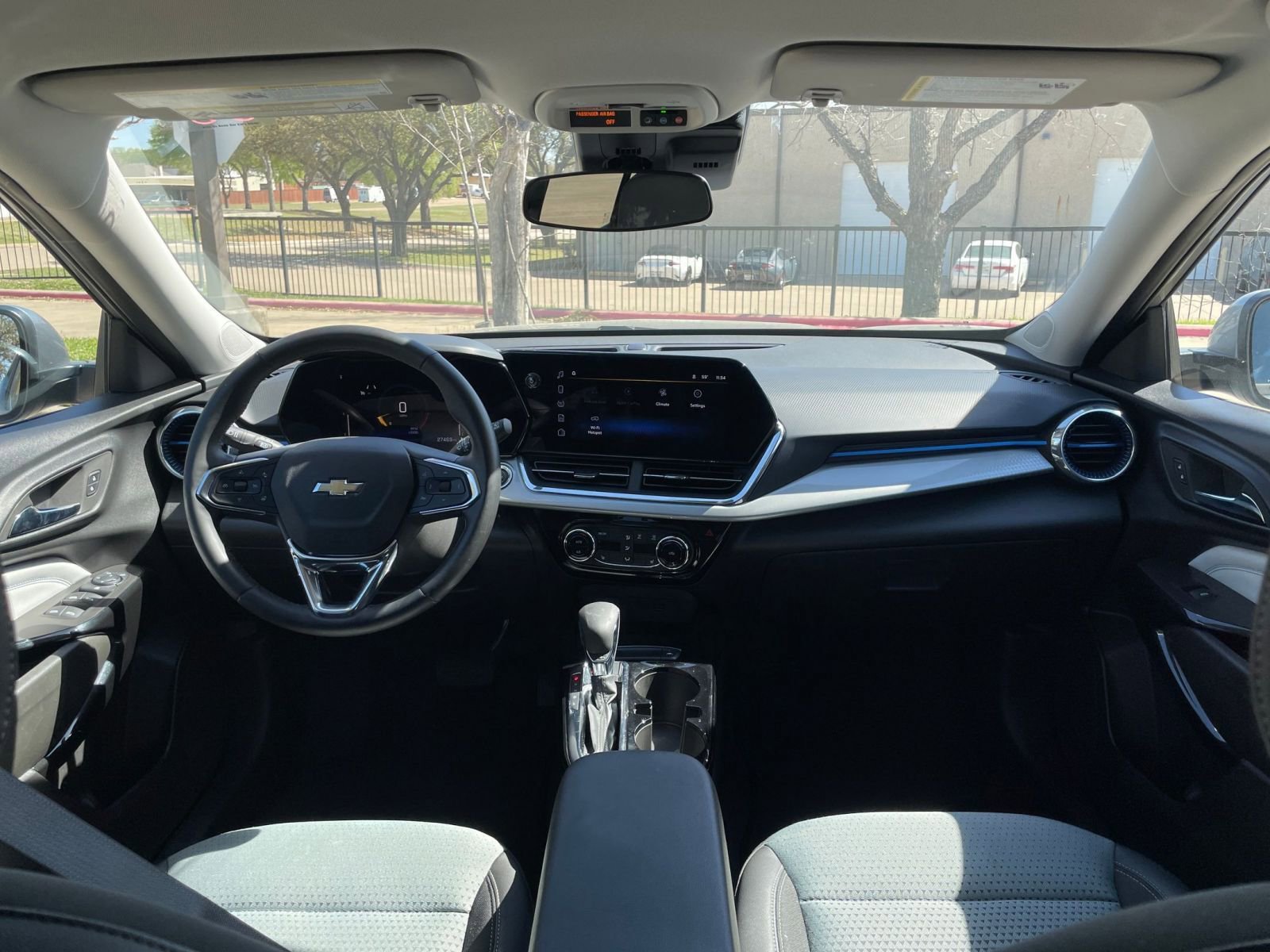 Used 2025 Chevrolet Trax LT w/ LT Convenience Package image 36