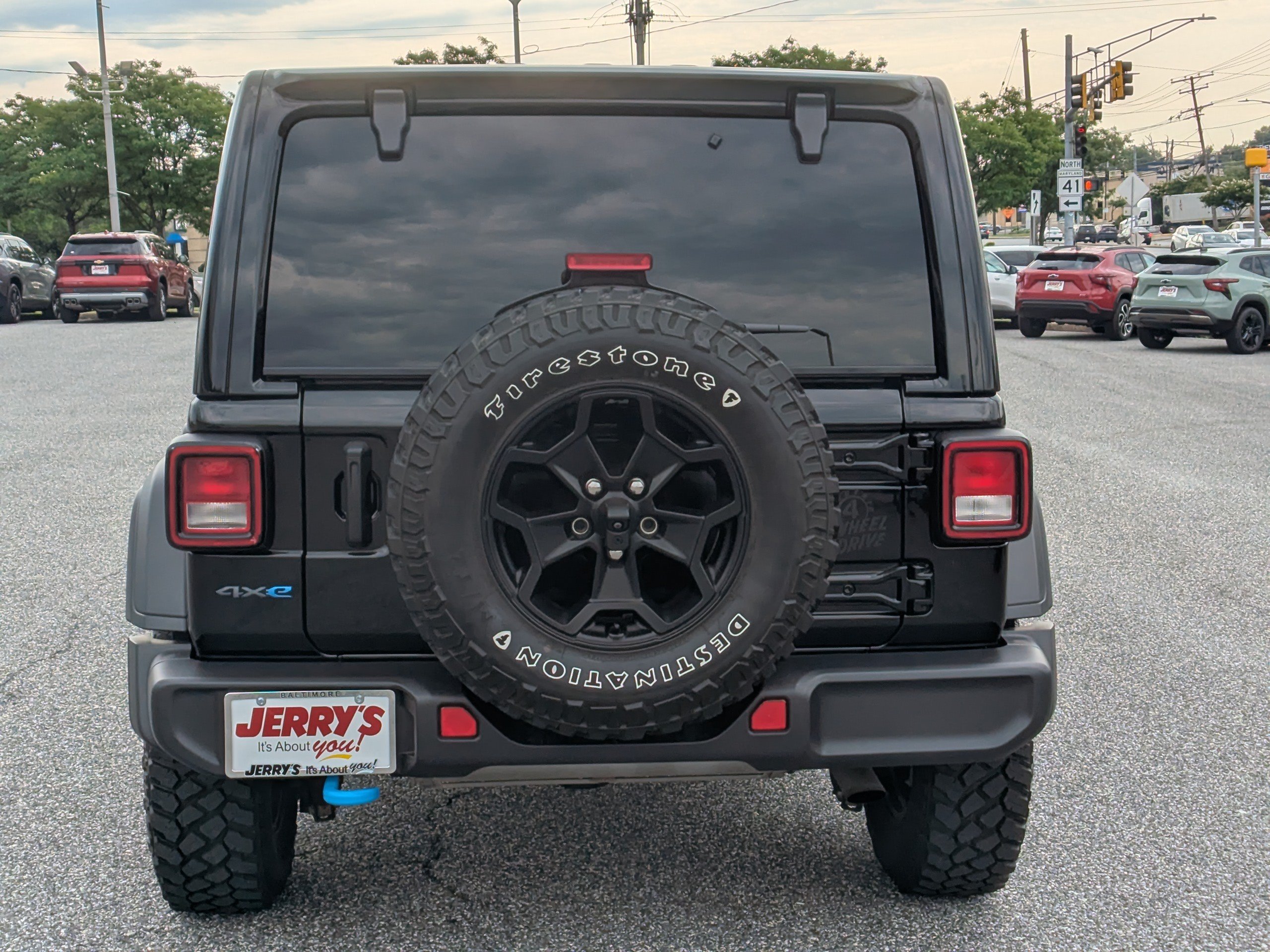 Used 2023 Jeep Wrangler Unlimited w/ Cold Weather Group AWD/4WD image 7