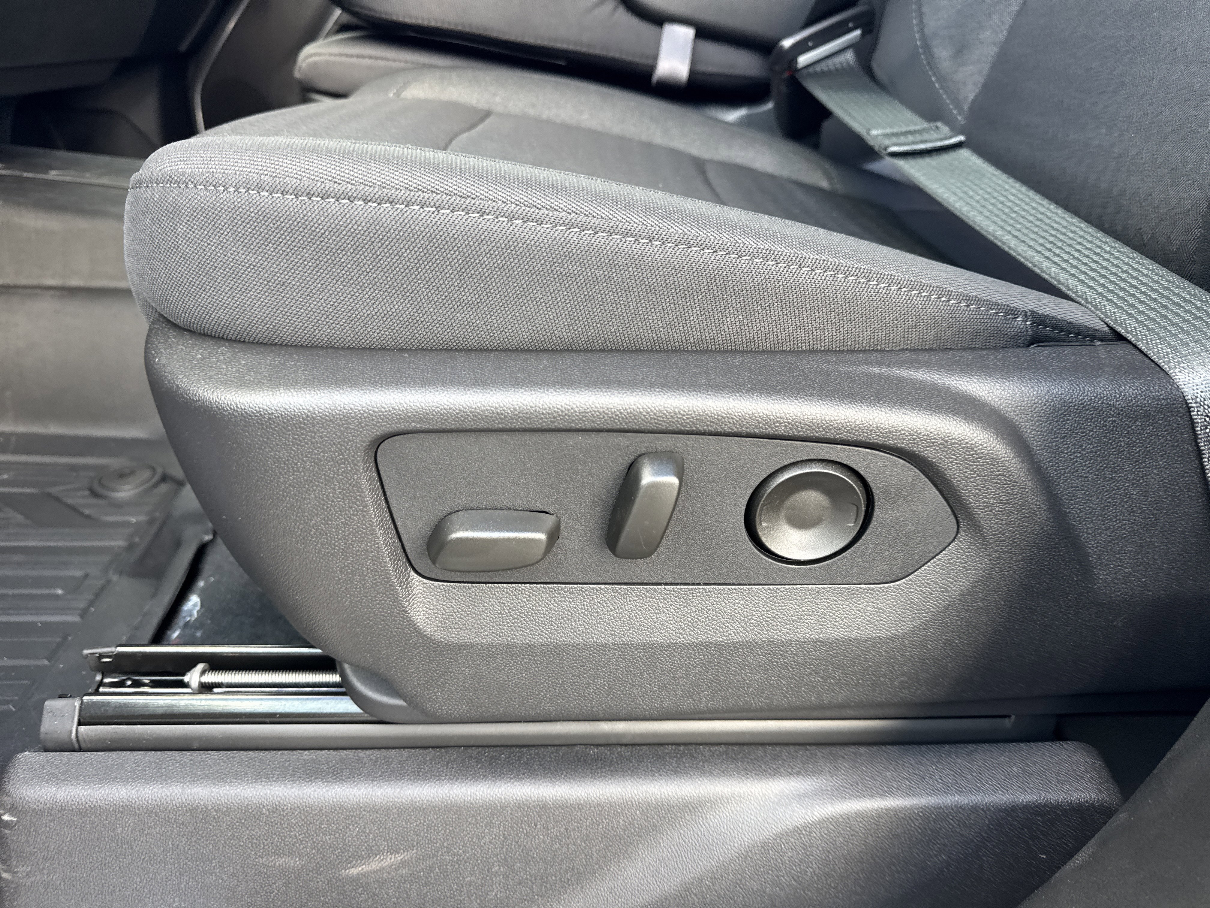 New 2026 GMC Sierra 2500 SLE w/ Preferred Package image 25