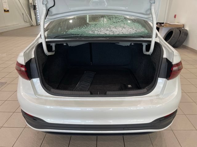 Used 2025 Volkswagen Jetta SE FWD image 15