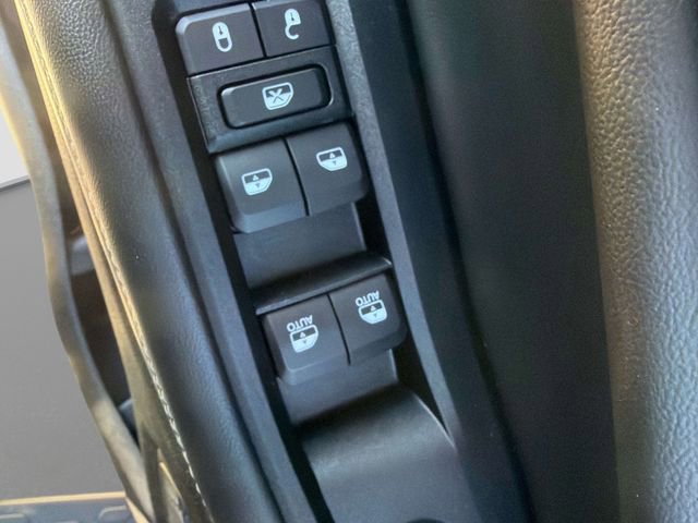 Used 2023 Jeep Grand Cherokee Laredo w/ Luxury Tech Group I AWD/4WD image 18