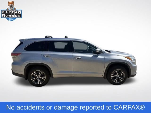 Used 2016 Toyota Highlander XLE FWD image 2