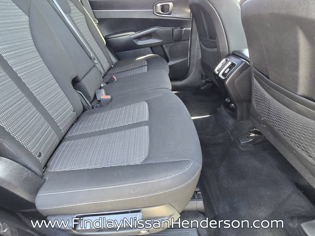 Used 2022 Kia Sorento LX AWD/4WD image 16