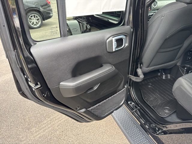 Certified 2022 Jeep Gladiator Overland AWD/4WD image 33