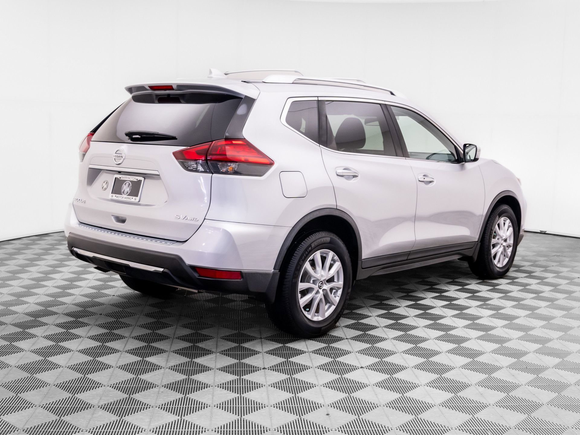 Used 2017 Nissan Rogue SV AWD/4WD image 6
