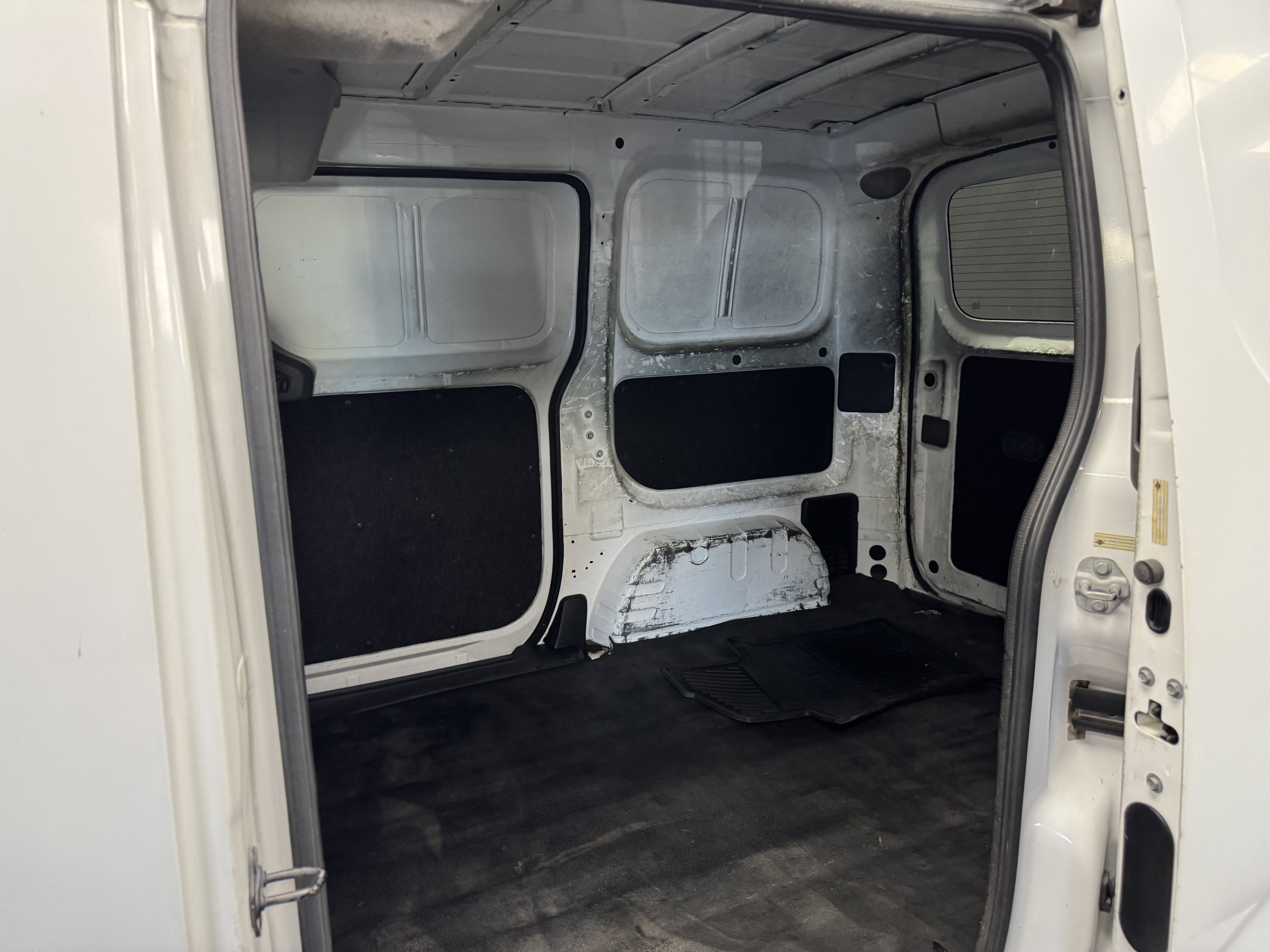 Used 2015 Nissan NV200 S w/ Back Door Glass Package image 11