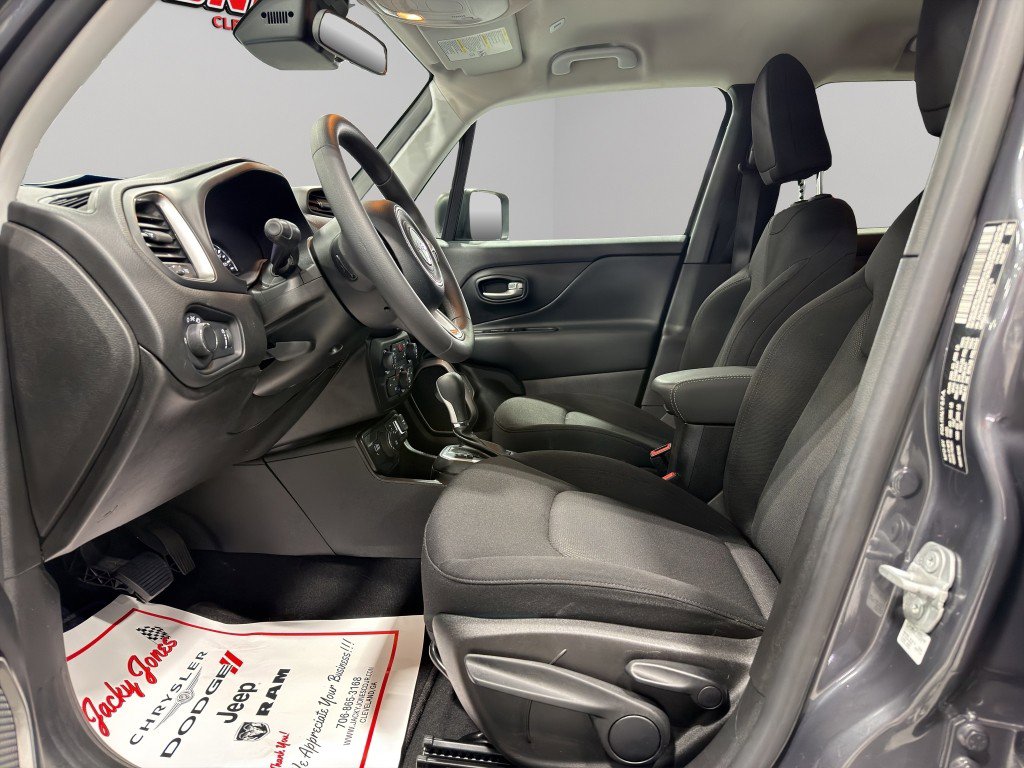 Used 2023 Jeep Renegade Latitude image 17