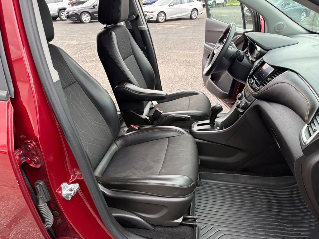 Used 2021 Chevrolet Trax LT w/ LT Convenience Package image 31