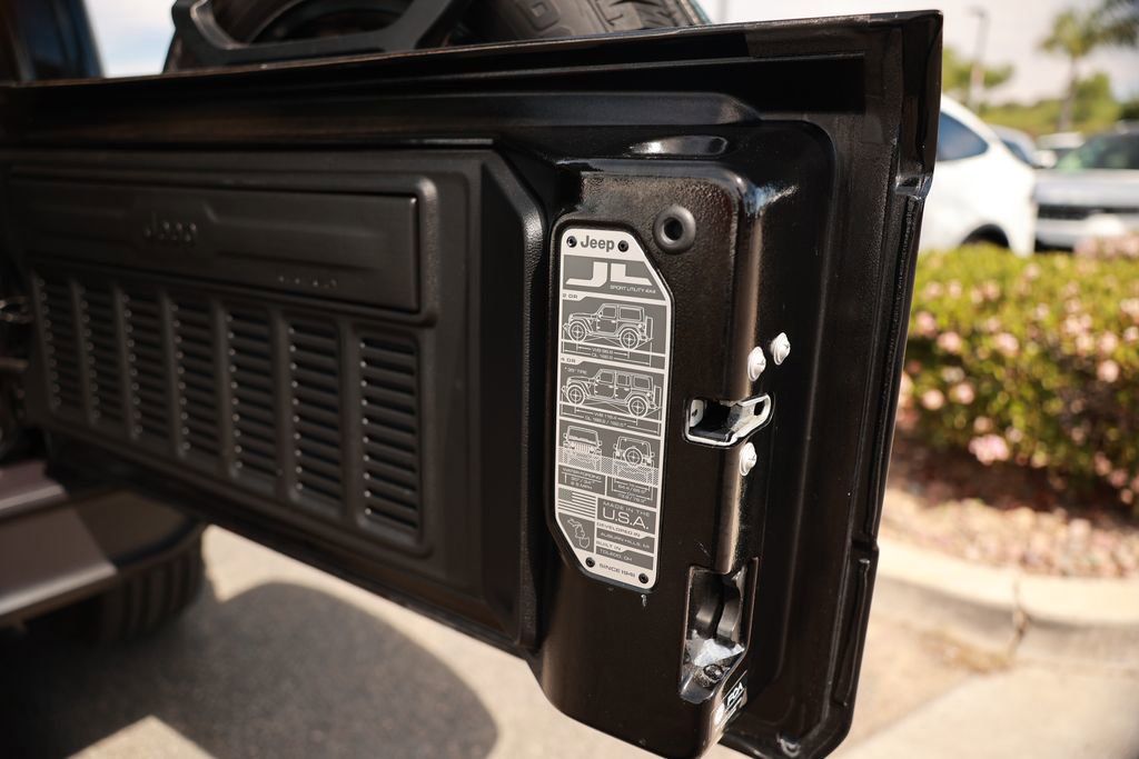 Used 2025 Jeep Wrangler Unlimited Sahara image 39