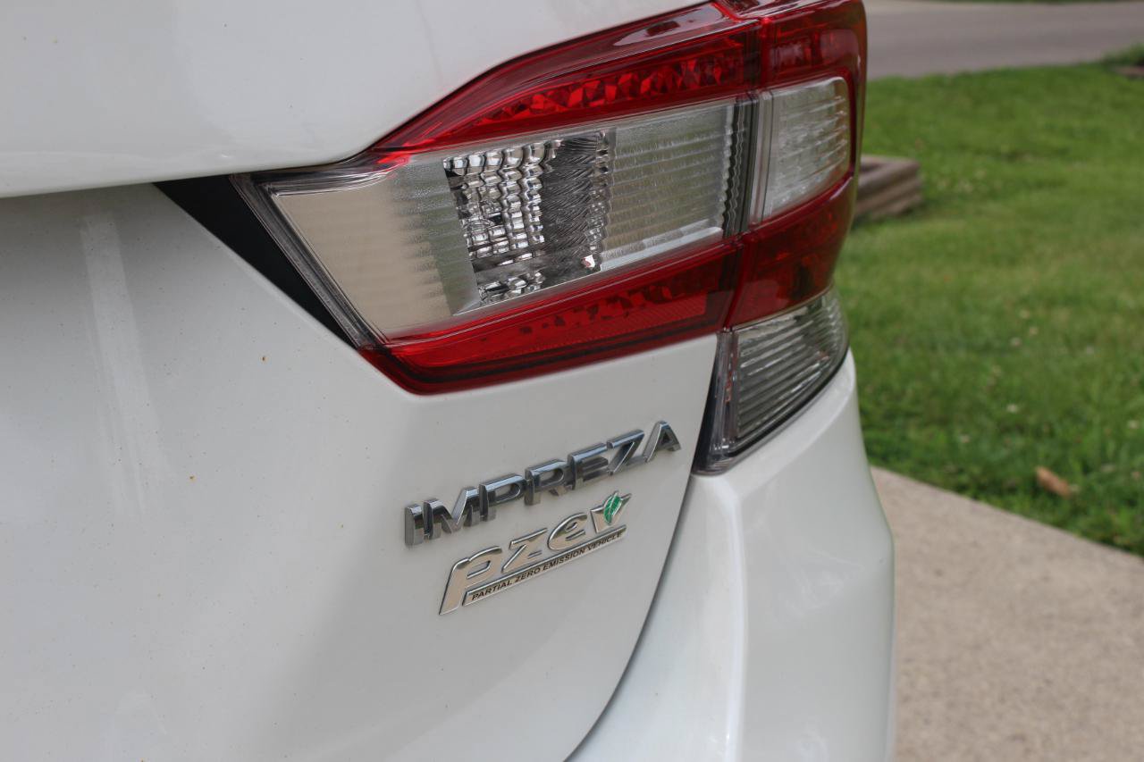 Used 2017 Subaru Impreza 2.0i Premium AWD/4WD image 41