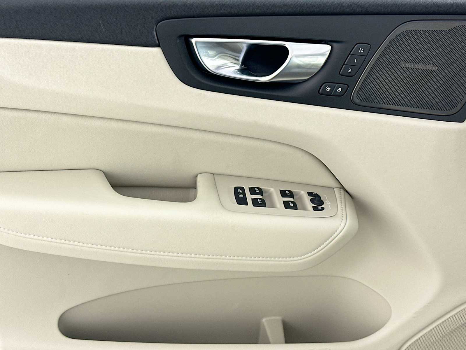 New 2026 Volvo XC60 T8 Ultra w/ Protection Package Premier image 17