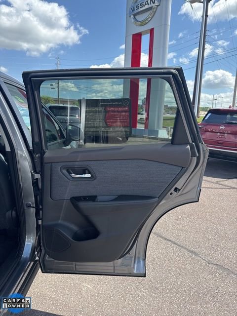 Certified 2022 Nissan Rogue SV image 18