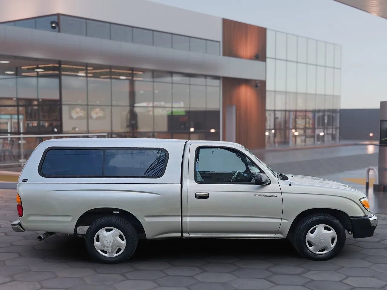 Used 2000 Toyota Tacoma 2WD Regular Cab image 7