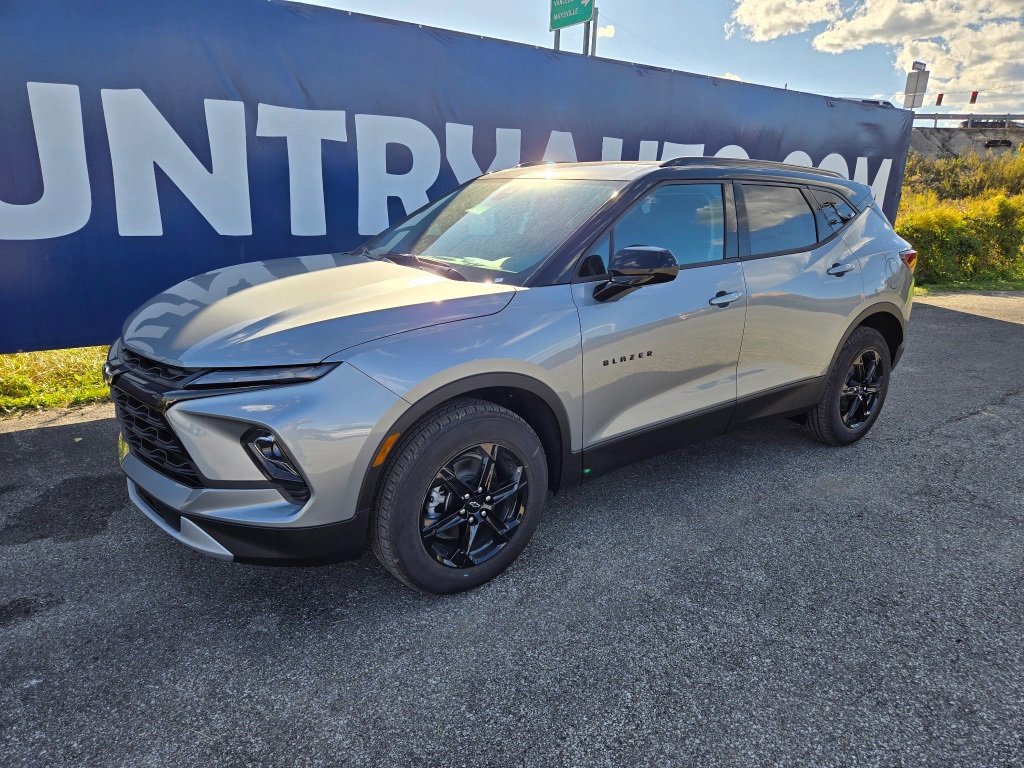 New 2025 Chevrolet Blazer LT w/ Convenience Package image 3