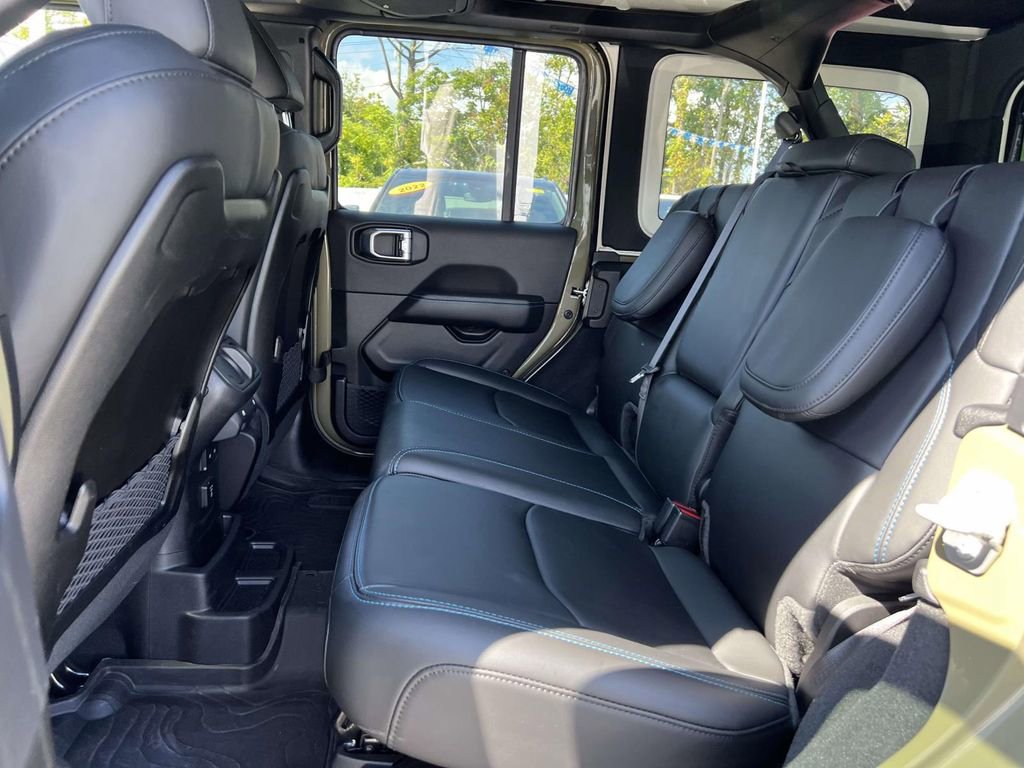 Used 2025 Jeep Wrangler Unlimited Rubicon 4xe w/ Technology Group image 17