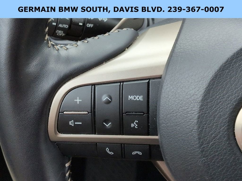 Used 2022 Lexus RX 350L Premium w/ Premium Package image 27