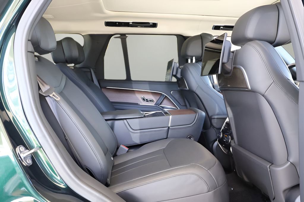Used 2024 Land Rover Range Rover Autobiography image 18