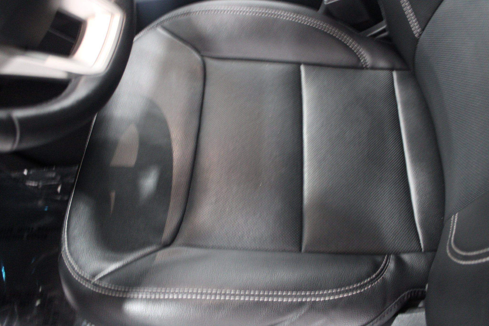 Used 2023 Ford Explorer Limited w/ Equipment Group 301A AWD/4WD image 13