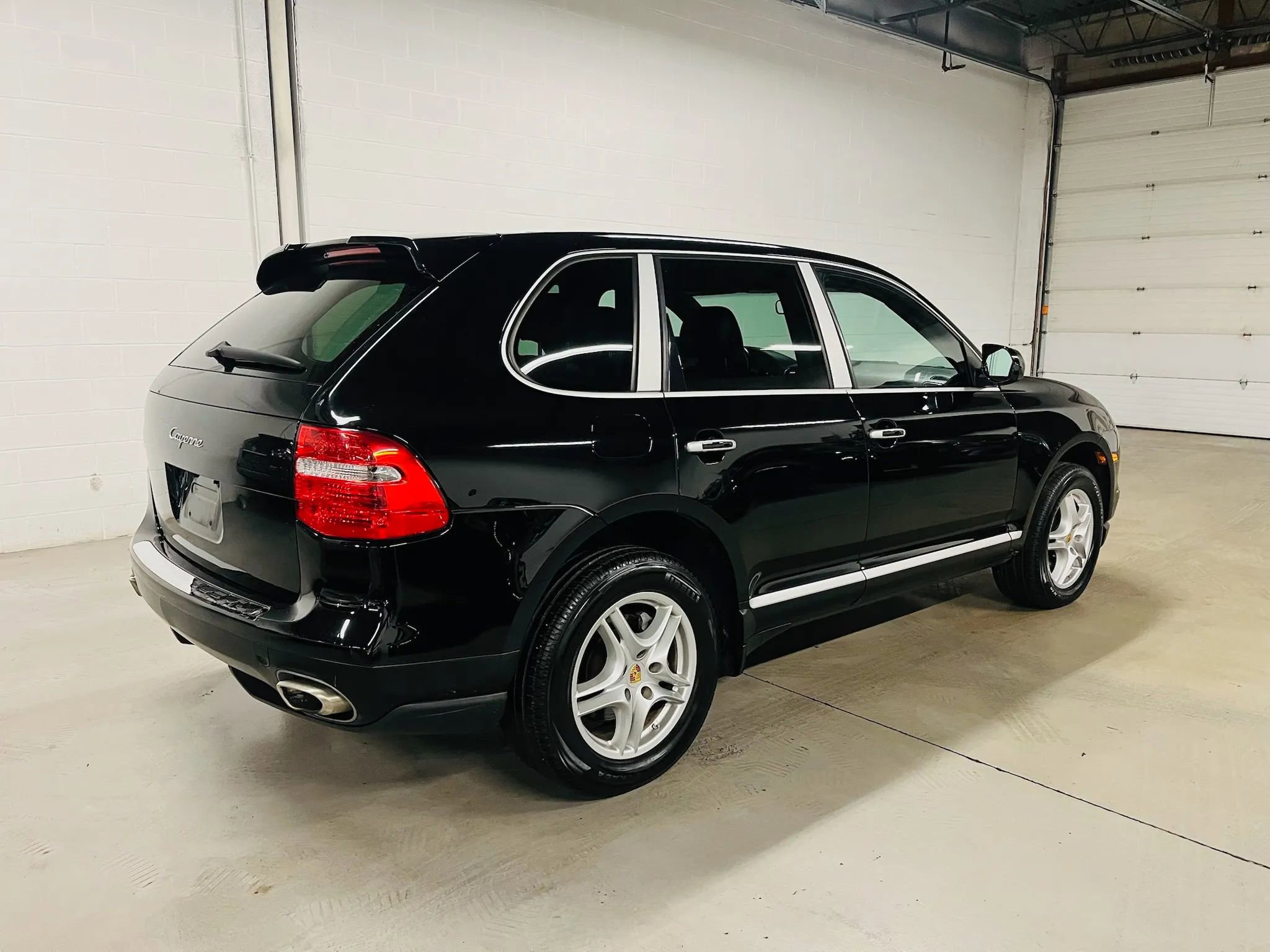 Used 2010 Porsche Cayenne image 8