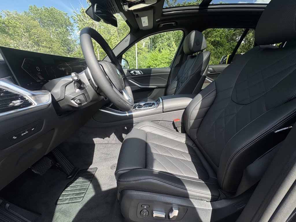 Used 2026 BMW X5 xDrive50e w/ Premium Package image 16