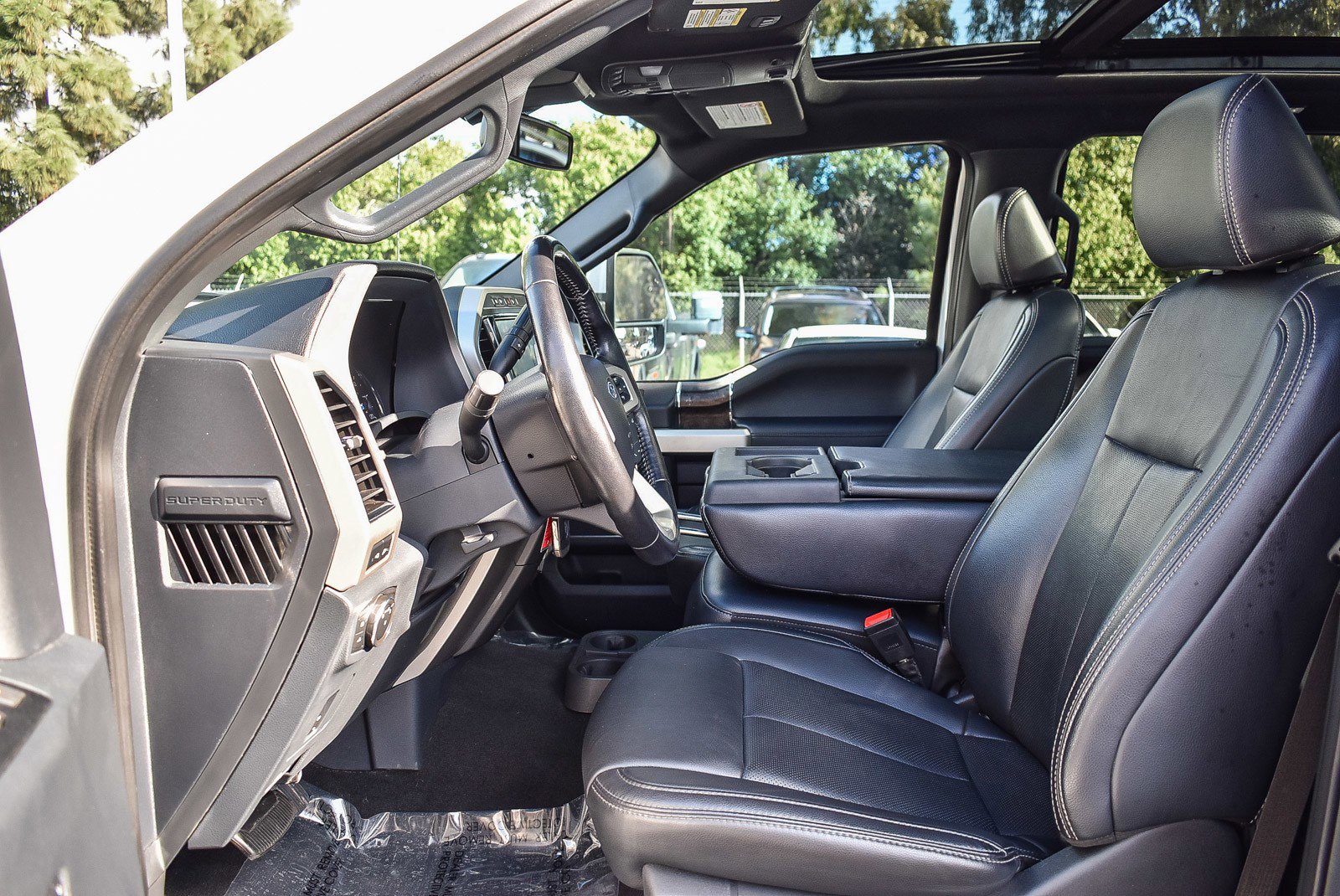 Used 2022 Ford F350 Lariat w/ FX4 Off-Road Package image 16