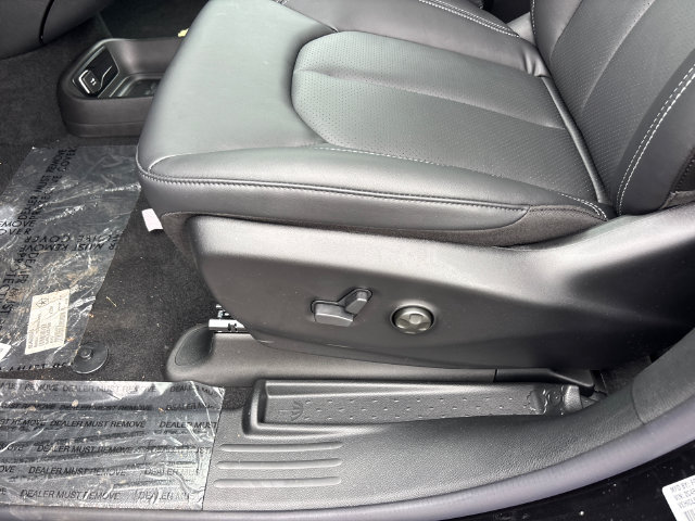New 2027 Chrysler Pacifica Select w/ Family Tech Group AWD/4WD image 7