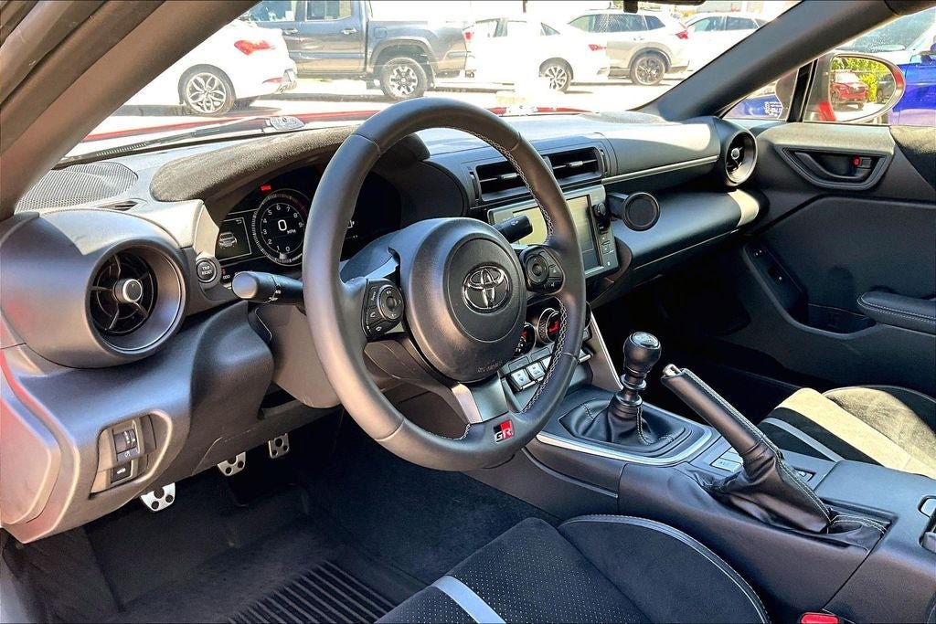 Used 2025 Toyota GR86 Premium w/ ALL Weather Mat Package (TMS) RWD image 14