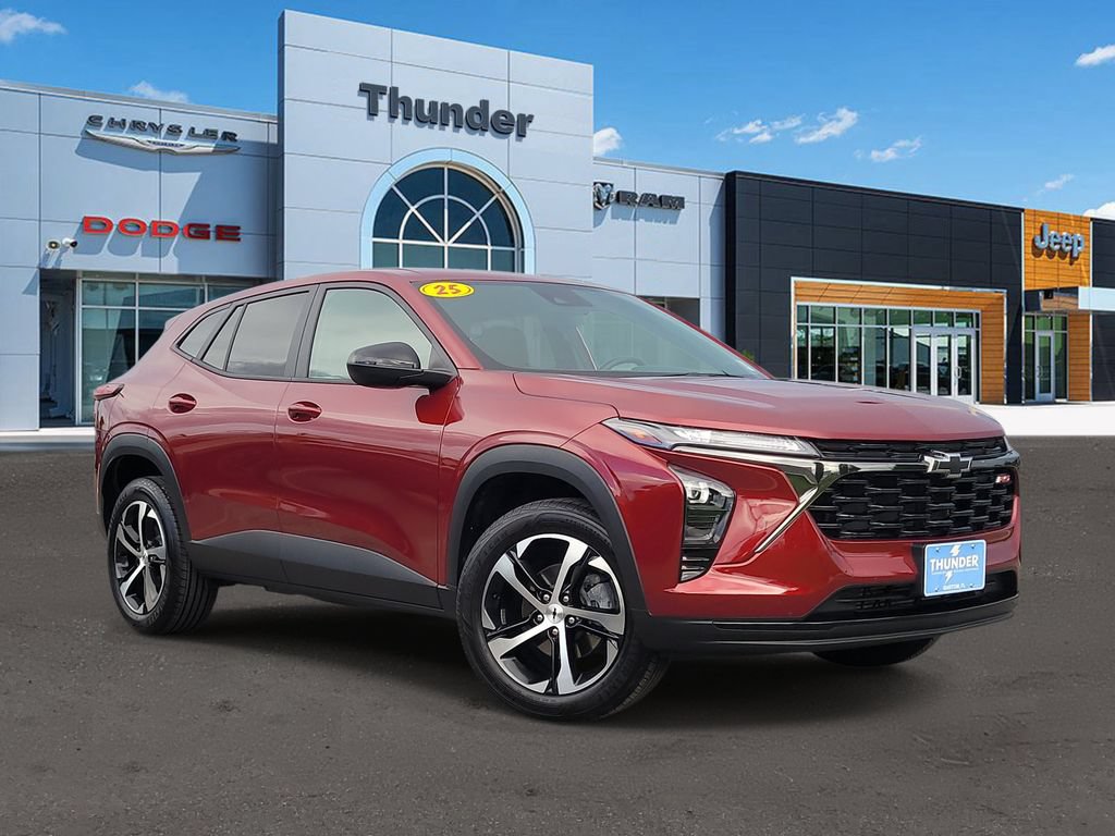 Used 2025 Chevrolet Trax RS w/ Sunroof Package FWD image 1