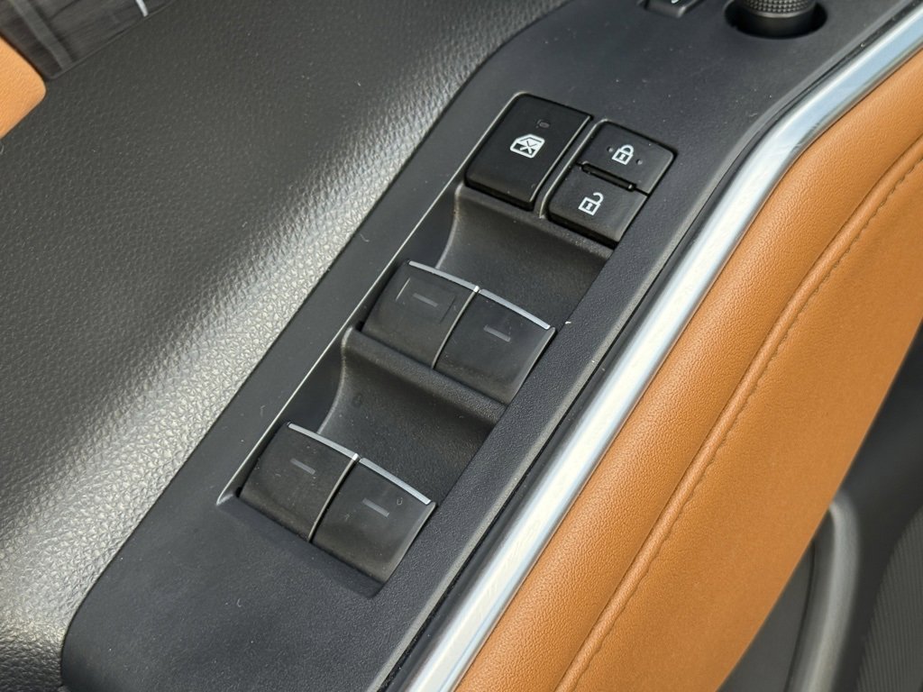 Used 2023 Toyota Highlander Platinum image 19