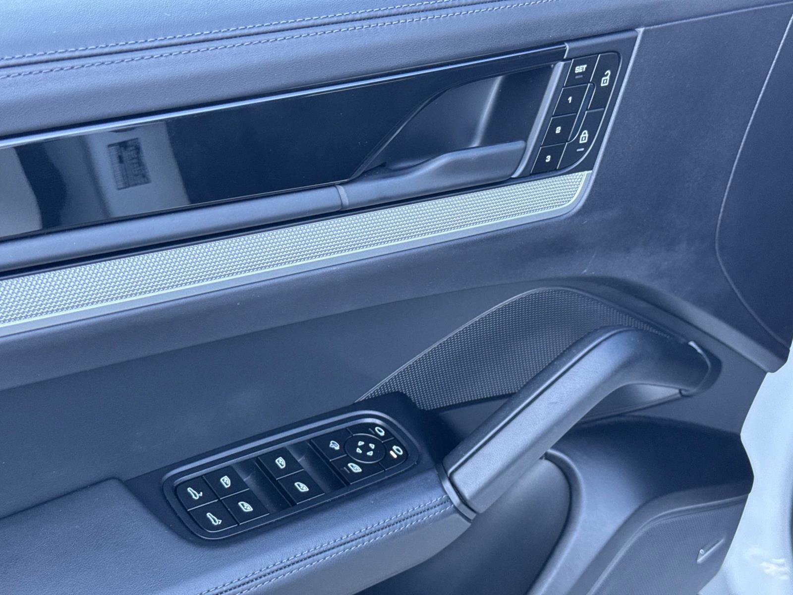 Used 2024 Porsche Cayenne Coupe image 20