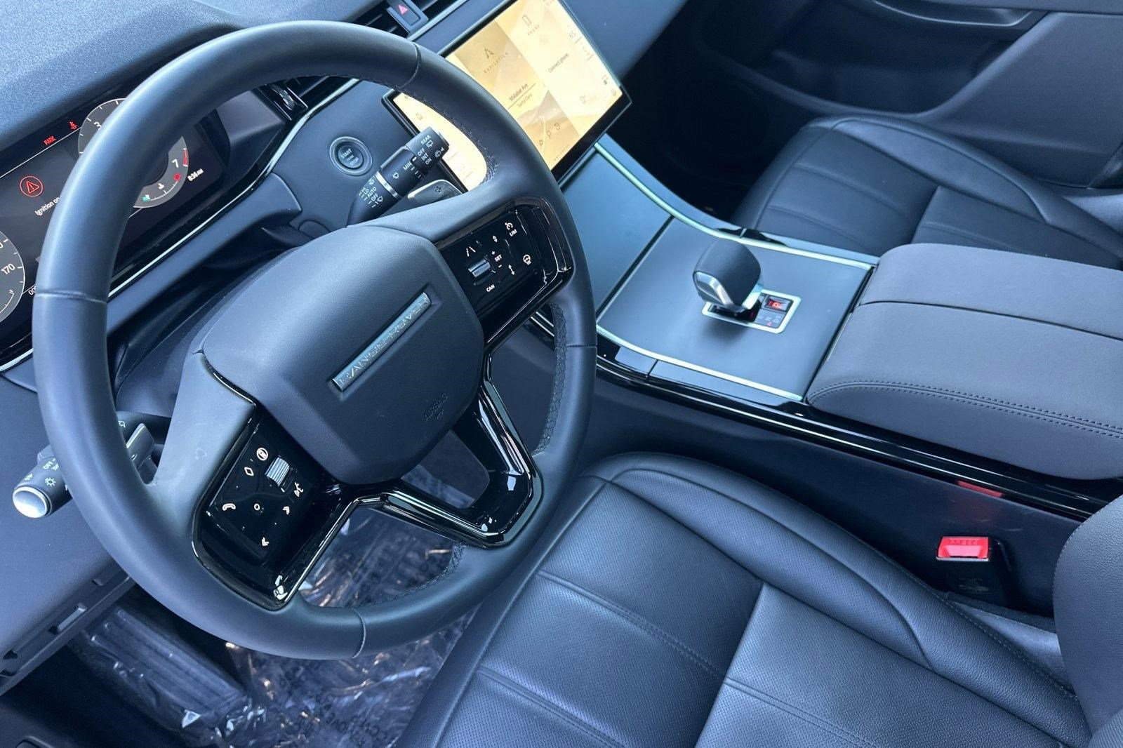 Used 2024 Land Rover Range Rover Evoque Dynamic SE image 4