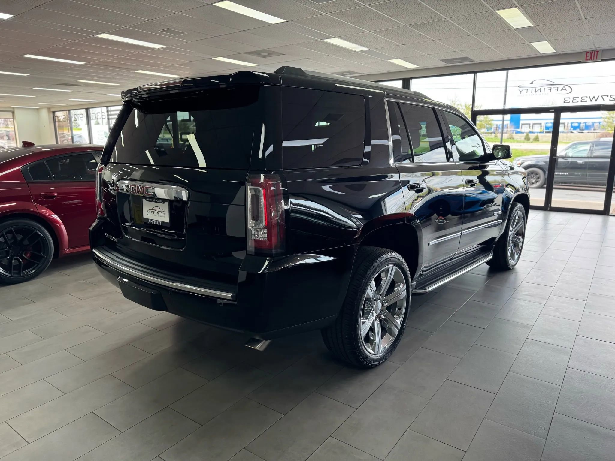 Used 2016 GMC Yukon Denali w/ Enhanced Security Package image 5