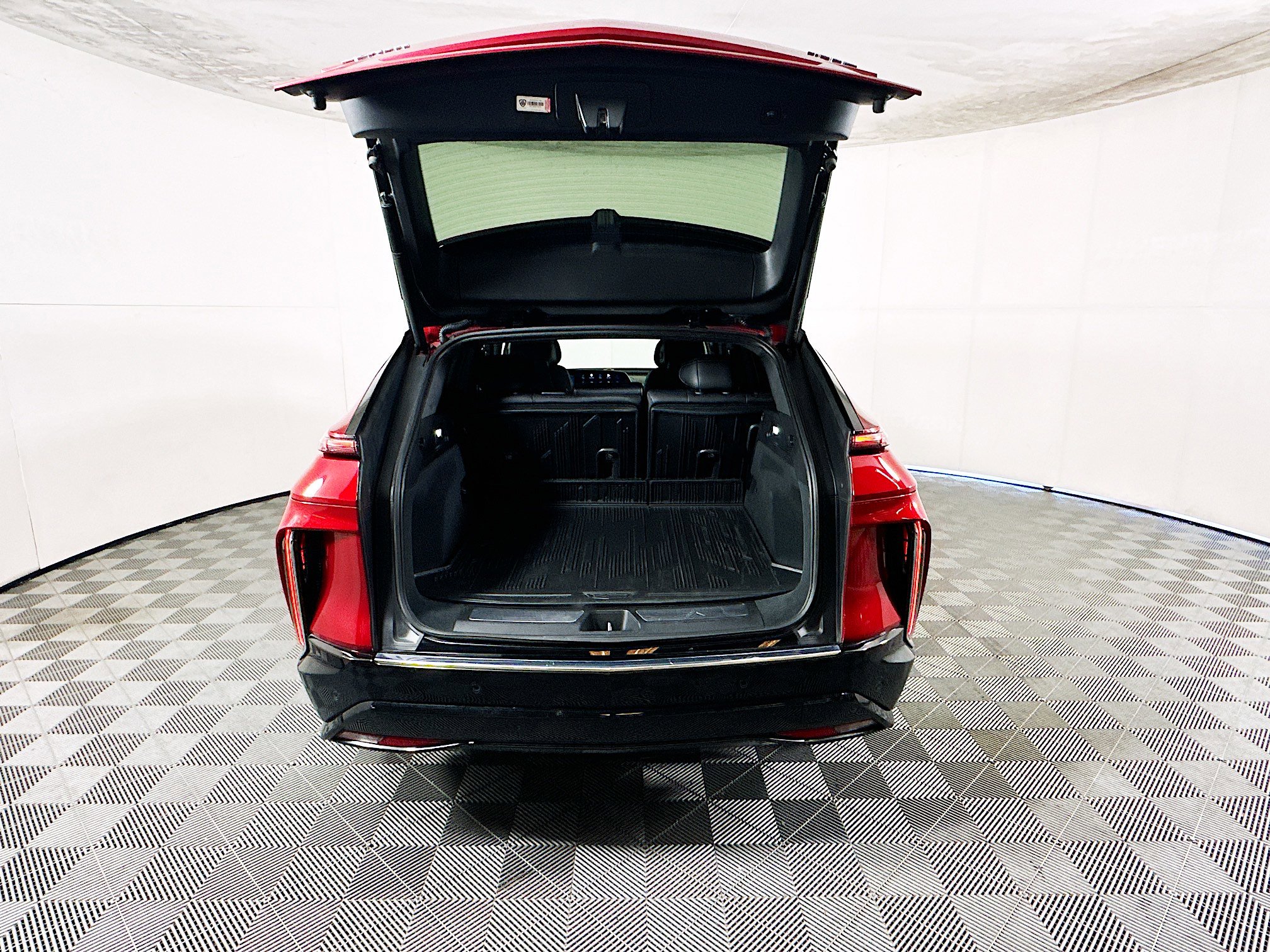 Used 2024 Cadillac Lyriq Luxury RWD image 31