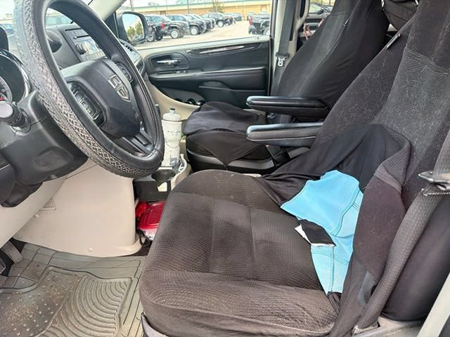 Used 2014 Dodge Grand Caravan SE w/ Quick Order Package 29E SE FWD image 4