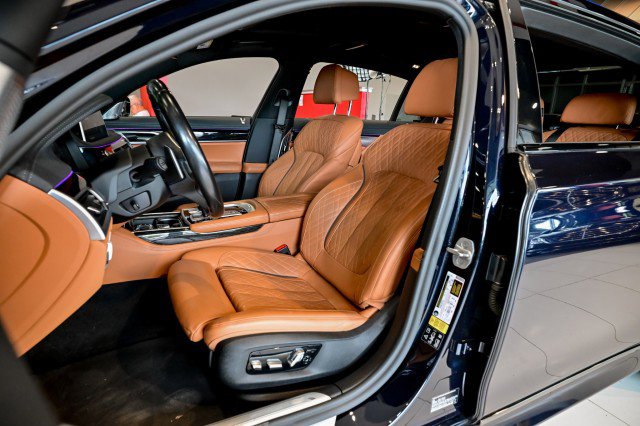 Used 2022 BMW 750i xDrive w/ Luxury Rear Seating Package AWD/4WD image 14