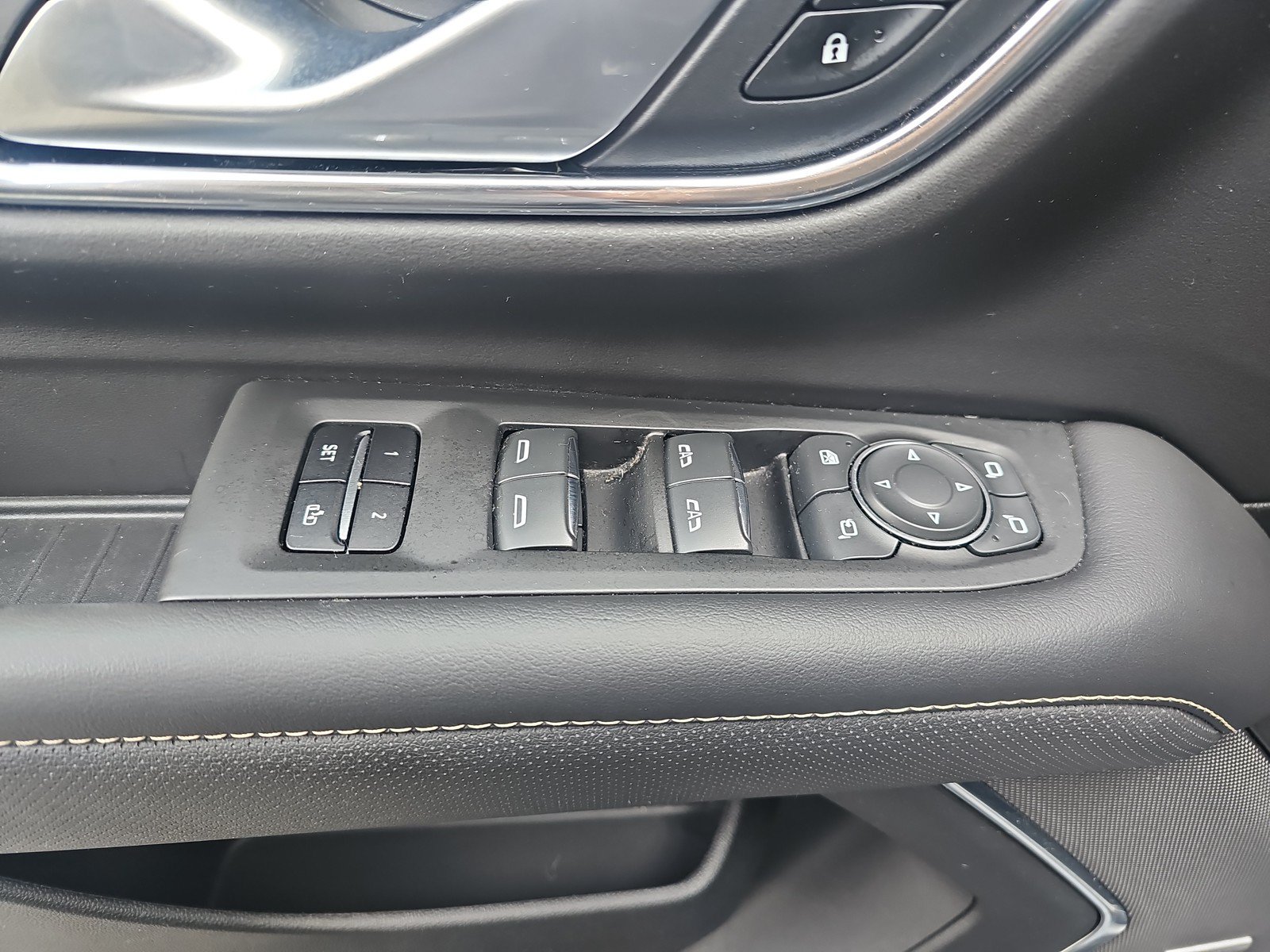 Used 2022 Chevrolet Tahoe Premier AWD/4WD image 12