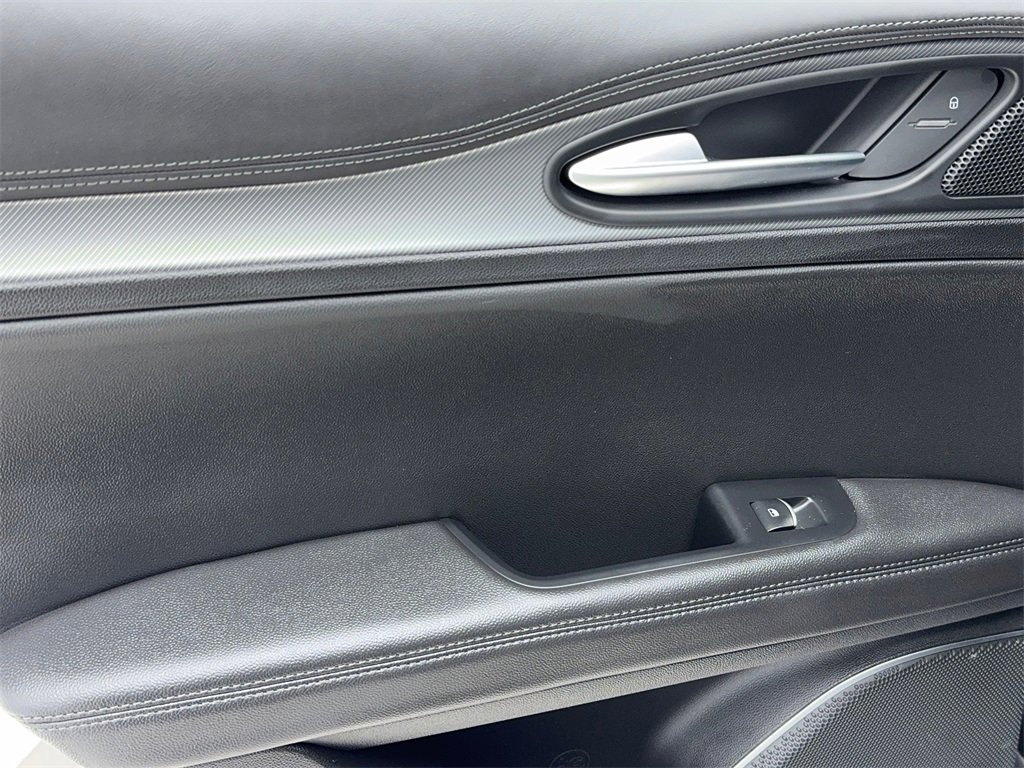 Used 2022 Alfa Romeo Stelvio Veloce image 44