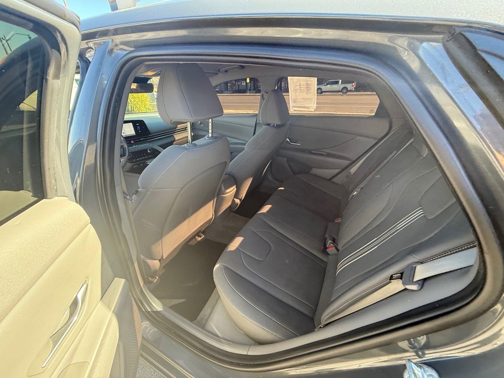 Used 2023 Hyundai Elantra SEL w/ Convenience Package image 29