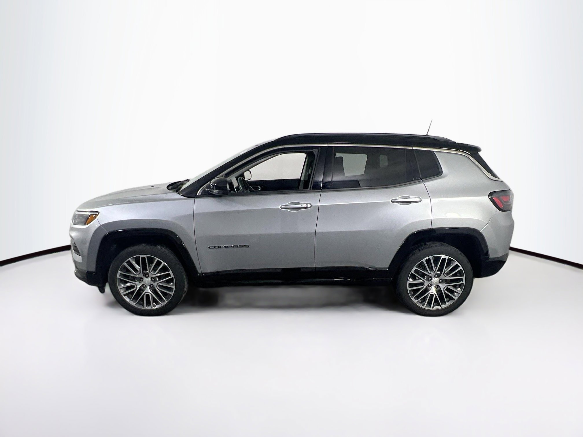 Used 2022 Jeep Compass Limited w/ Elite Group image 8